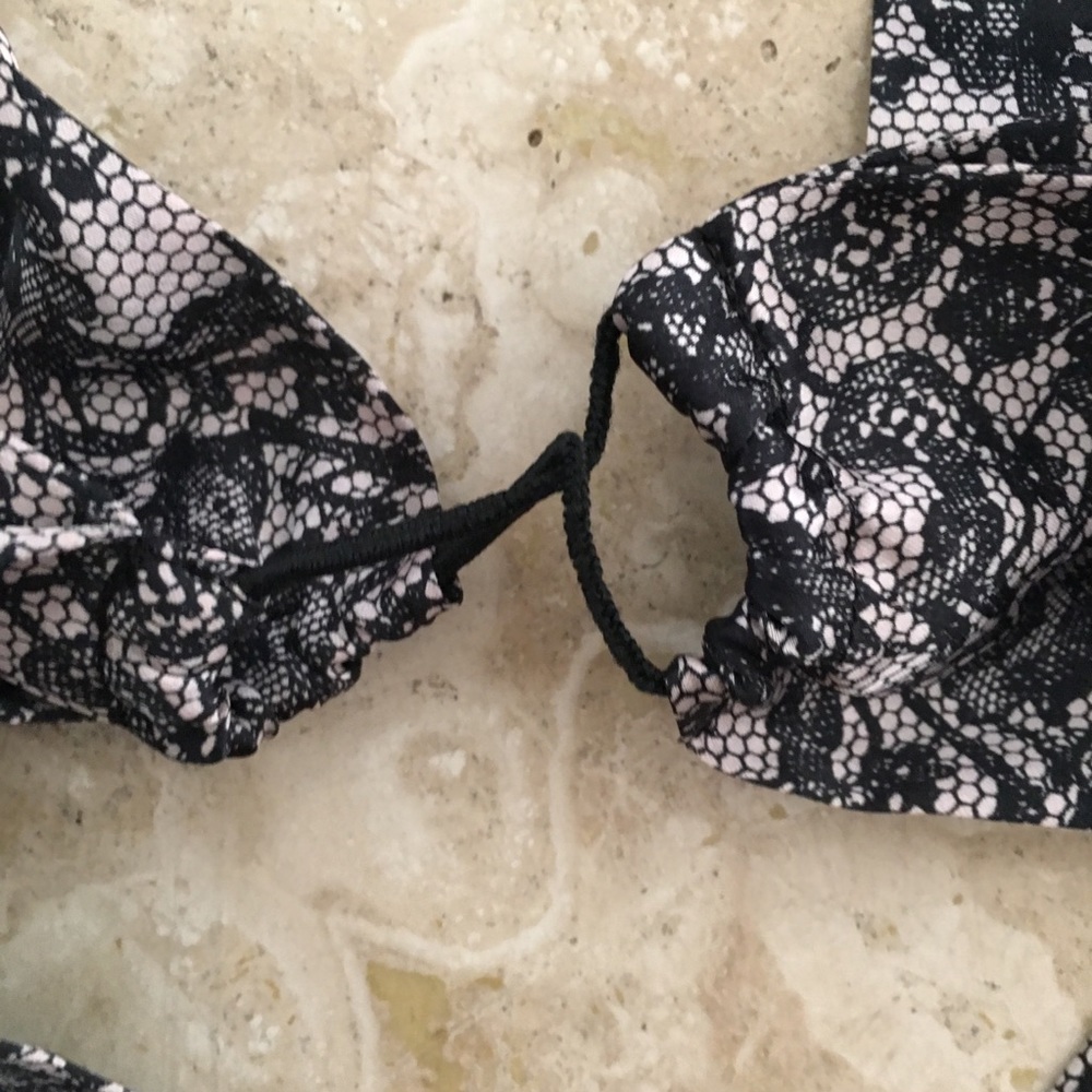 H&M Lace Patterned Headband Scarf - Picture 5 of 6